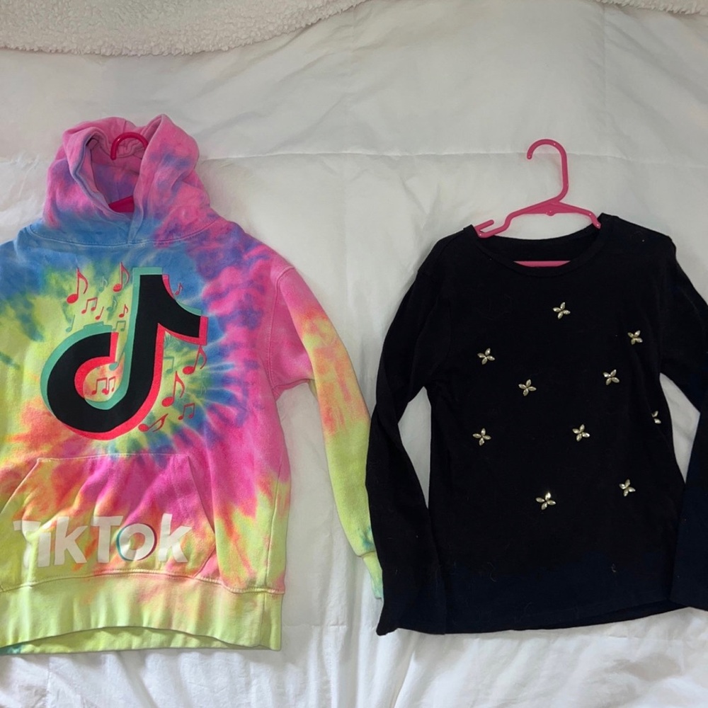 Bundle of 2 girls shirts size 10/12 great condition